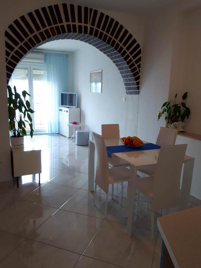 Apartments Ema Crikvenica Exteriör bild