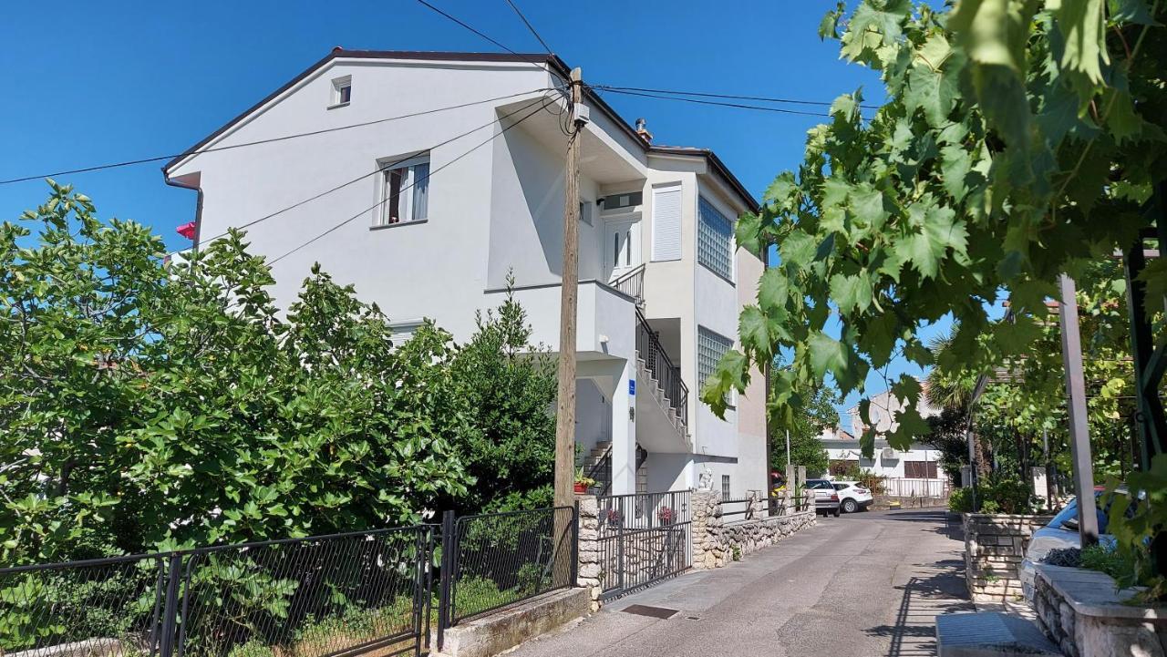Apartments Ema Crikvenica Exteriör bild