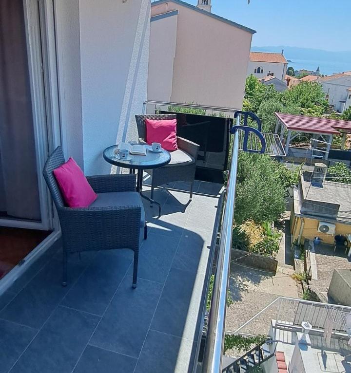 Apartments Ema Crikvenica Exteriör bild