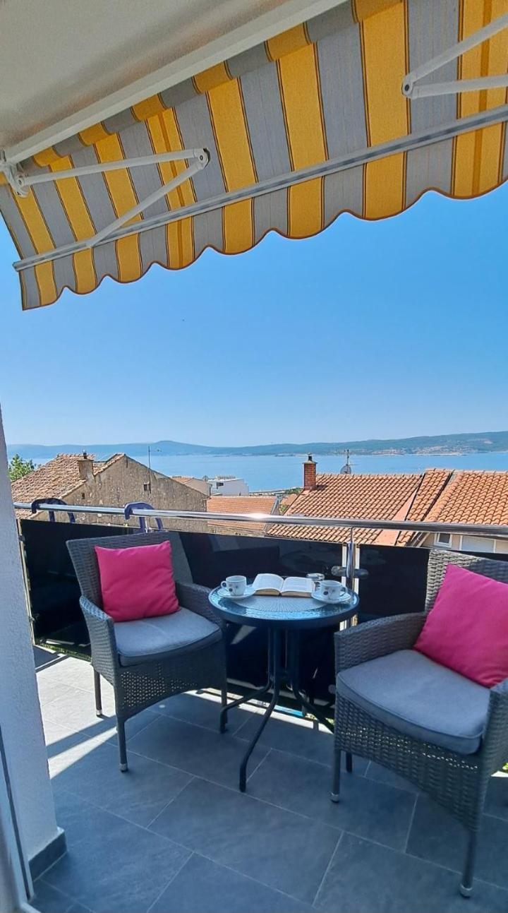 Apartments Ema Crikvenica Exteriör bild