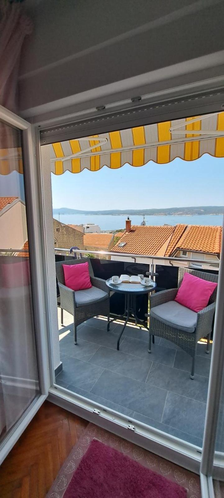 Apartments Ema Crikvenica Exteriör bild