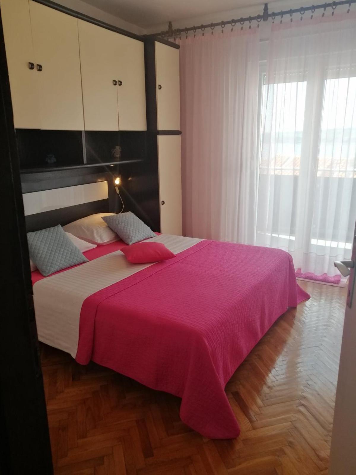 Apartments Ema Crikvenica Exteriör bild
