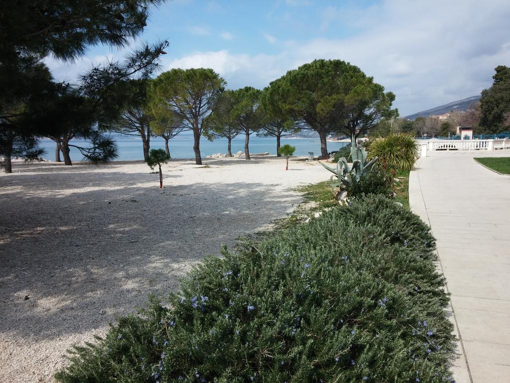 Apartments Ema Crikvenica Exteriör bild